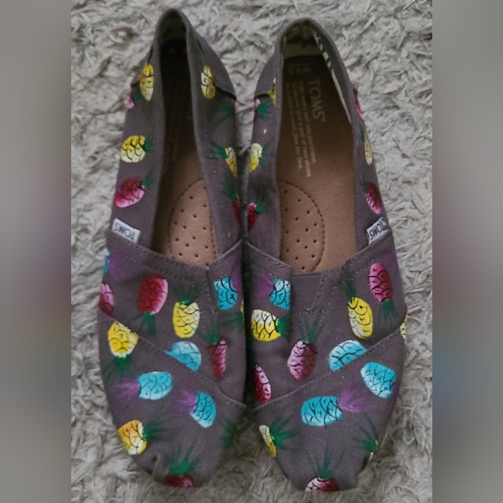TOMS Women's Pineapple Print Flats - Gray and Multicolor